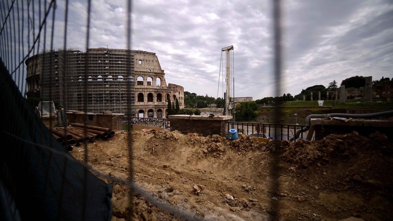 A Rome, la prolongation du métro jusqu'au Colisée devait être achevée en 2023 mais les travaux n'ont pas vraiment commencé.