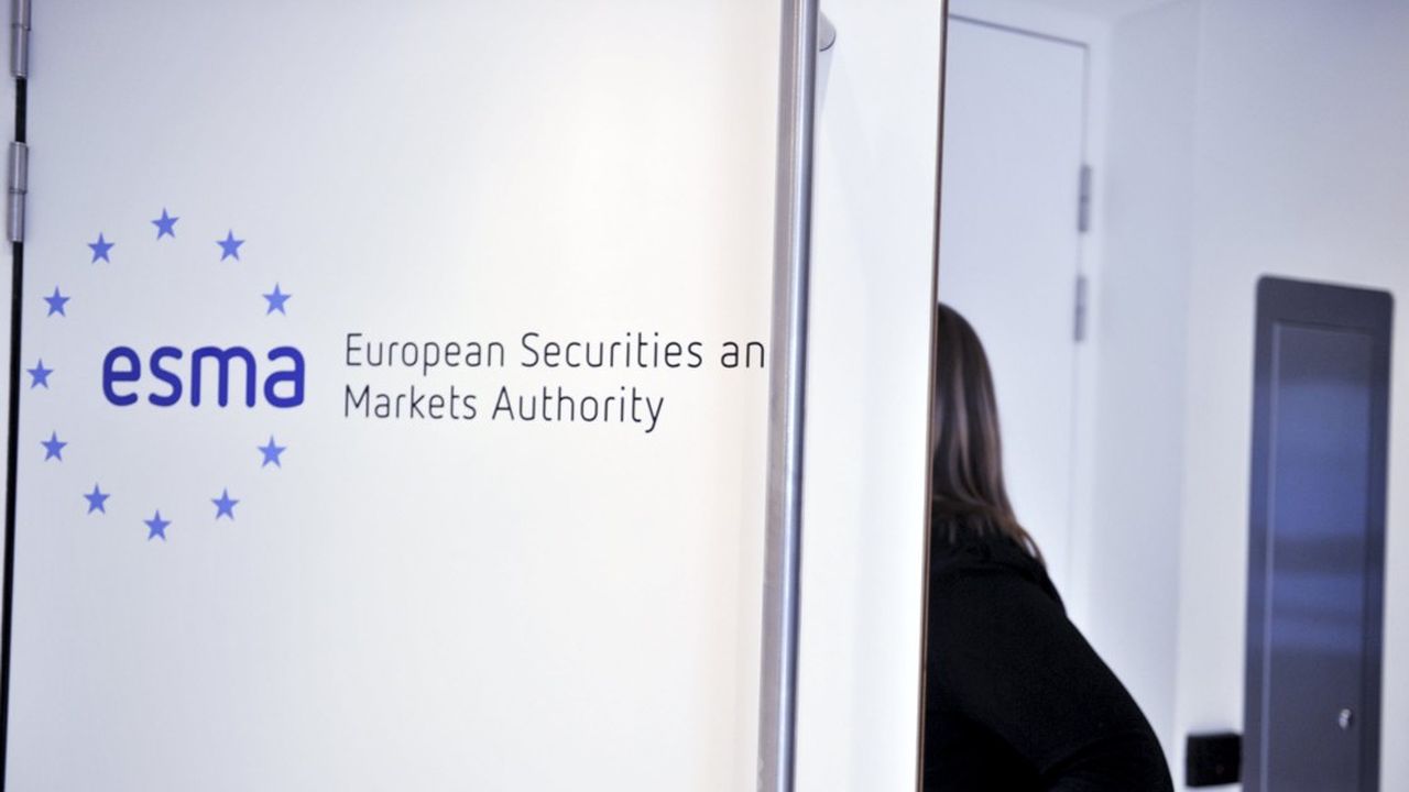 Le gendarme européen des marchés financiers recommande de ne pas imposer des critères ESG aux agences de notation.