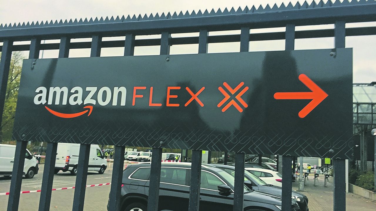Lancée en décembre 2015, l'application Amazon Flex permet à des particuliers de travailler « à la demande » pour Amazon en livrant des colis dans leur quartier.