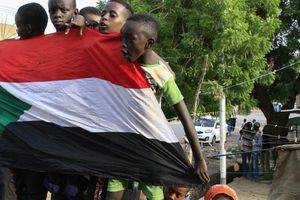 Des jeunes Soudanais ont partagé, dimanche, la liesse générale lors de la célébration de l'accord historique signé la veille par la contestation et les militaires sur la transition vers un pouvoir civil.