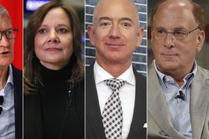 Près de 200 grands patrons américains s'engagent à promouvoir la mission sociétale de leur entreprise. Parmi eux, de gauche à droite : Tim Cook (Apple), Mary Barra (General Motors), Jeff Bezos (Amazon) et Larry Fink (BlackRock).