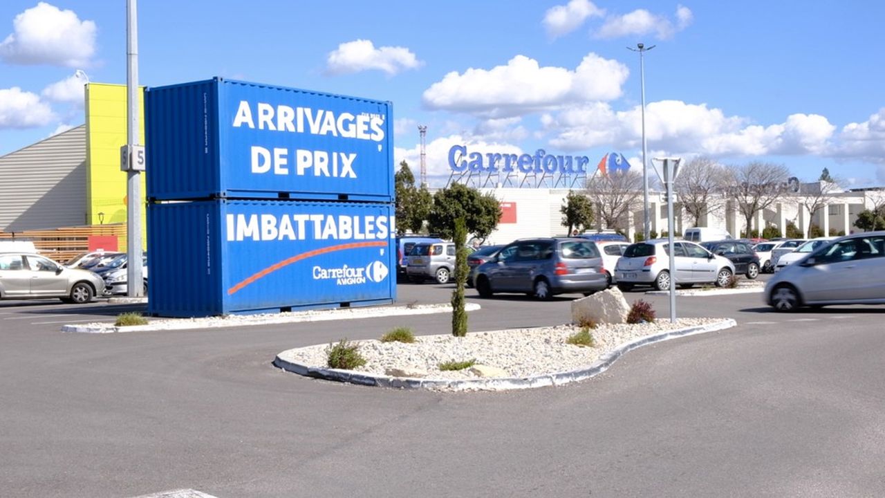 A Avignon, Carefour teste une formule de petit hypermarché qui met l'acent sur les prix et les « bonnes affaires ».