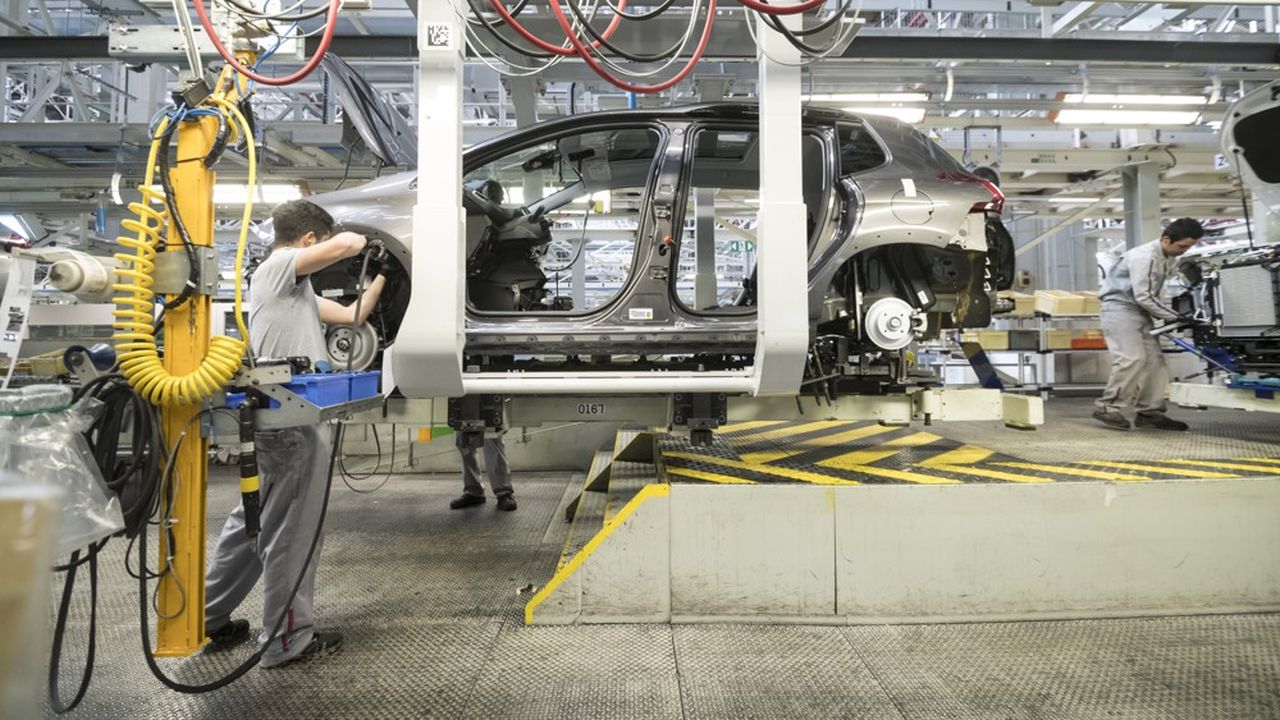 Malgré les bons résultats des industriels français de l'automobile, l'usine France n'arrive pas à redresser sa balance commerciale. Au contraire…