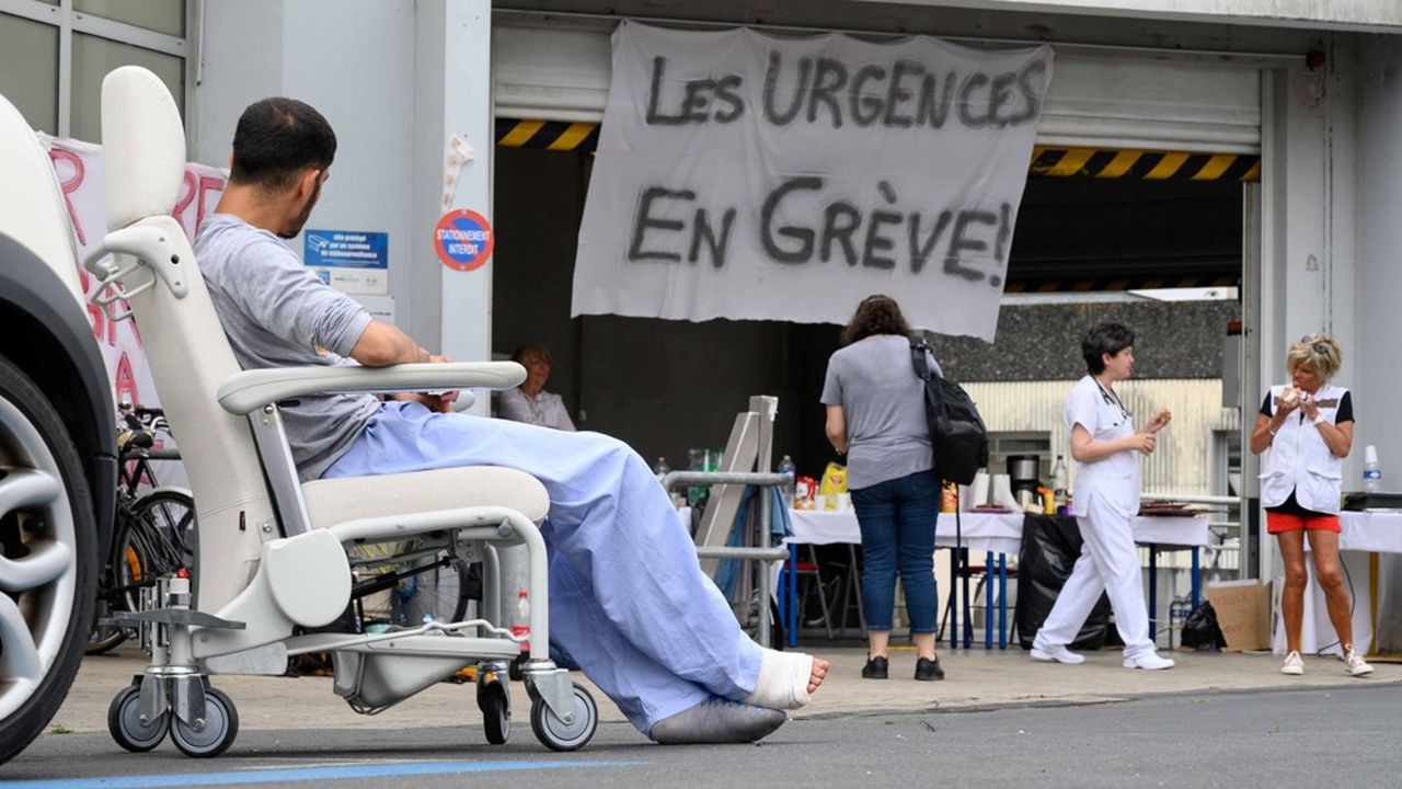 Depuis plus de cinq mois les services d'urgences sont en grève sur tout le territoire français. Ici le Centre hospitalier de Saint-Martin-de-Ré à La Rochelle