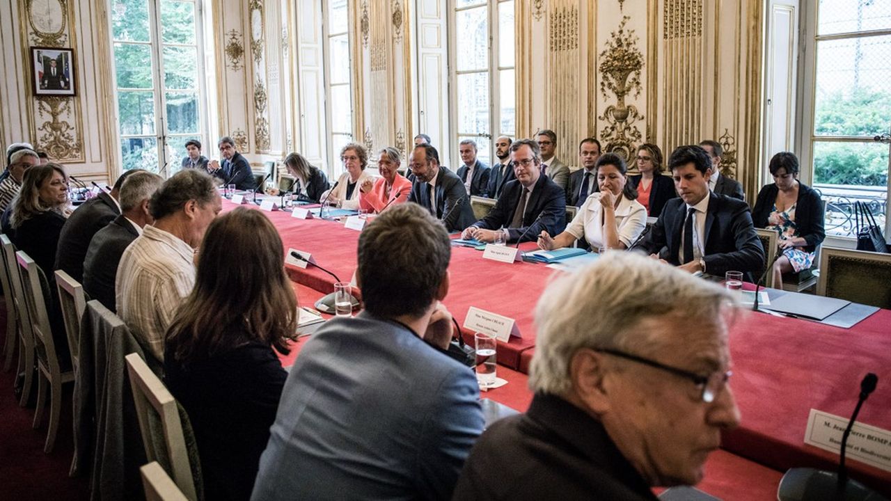 Le Premier ministre, Edouard Philippe, a salué de « très bons échanges » et « une détermination à travailler ensemble » à l'issue de sa réunion à Matignon avec les représentants des organisations signataires du Pacte du pouvoir de vivre.