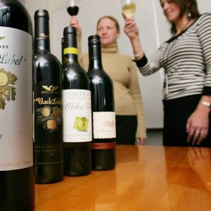 Les exportations australiennes sont en nette progression, notamment dans le secteur viticole, les vins australiens ayant même ravi la place de premier exportateur en Chine à la France. 'L'abus d'alcool est dangereux pour la santé. À consommer avec modération'. 