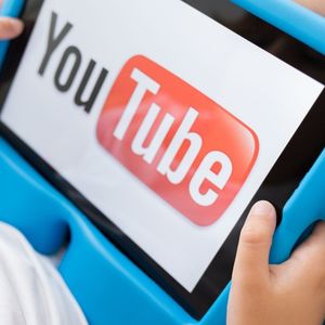 L'ensemble des publicités accolées aux programmes pour enfants rapportent près de 750 millions à YouTube Ce qui représente 5 % de ses revenus annuels.