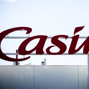 Les sociétés mères de Casino ont déclenché une procédure de sauvegarde pour faire face à leur endettement élevé.