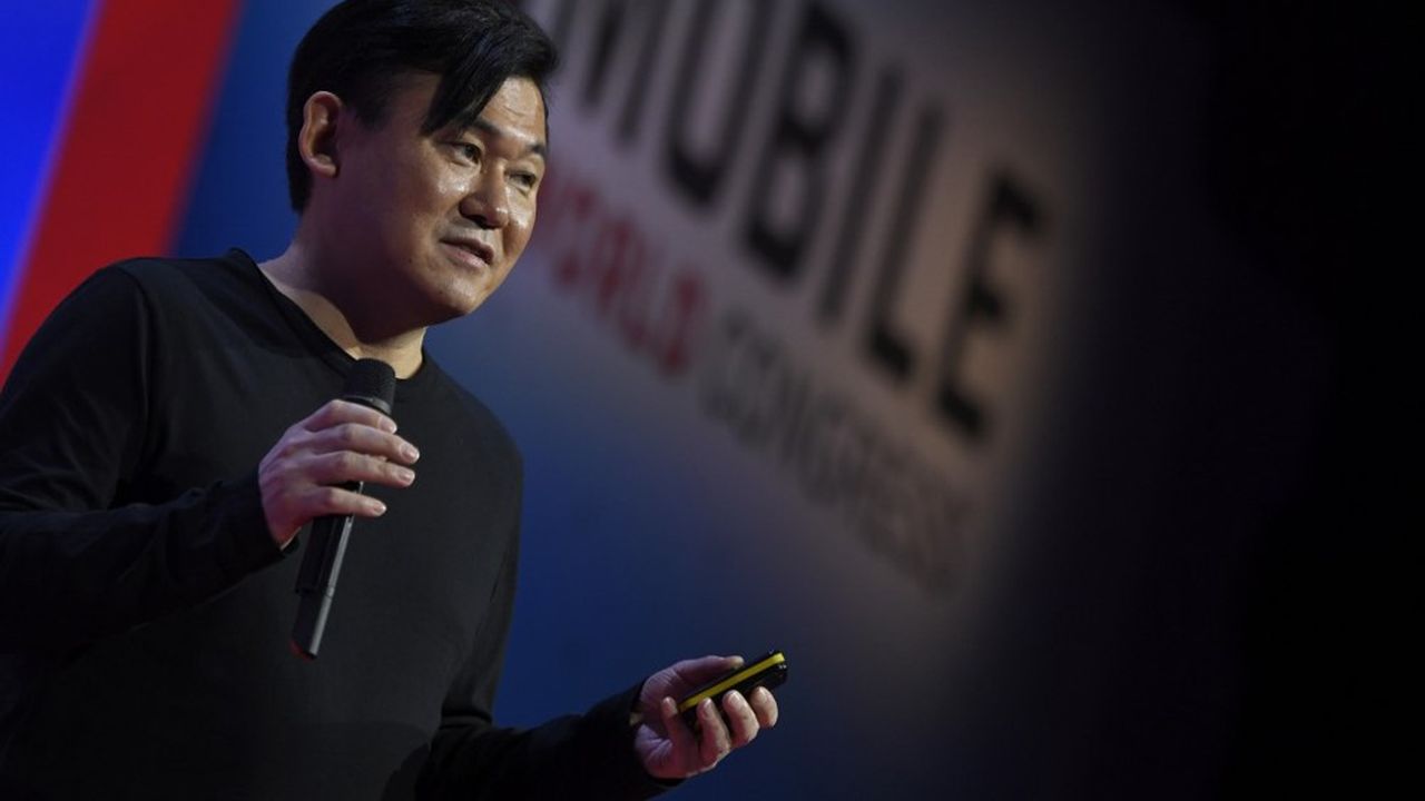 Le PDG de Rakuten Hiroshi Mikitani, lors d'une présentation de ses ambitions dans la téléphonie en 2018