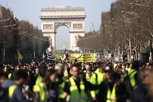 Une manifestation de « gilets jaunes » à Paris, sur les Champs-Elysées, le 23 février dernier.
