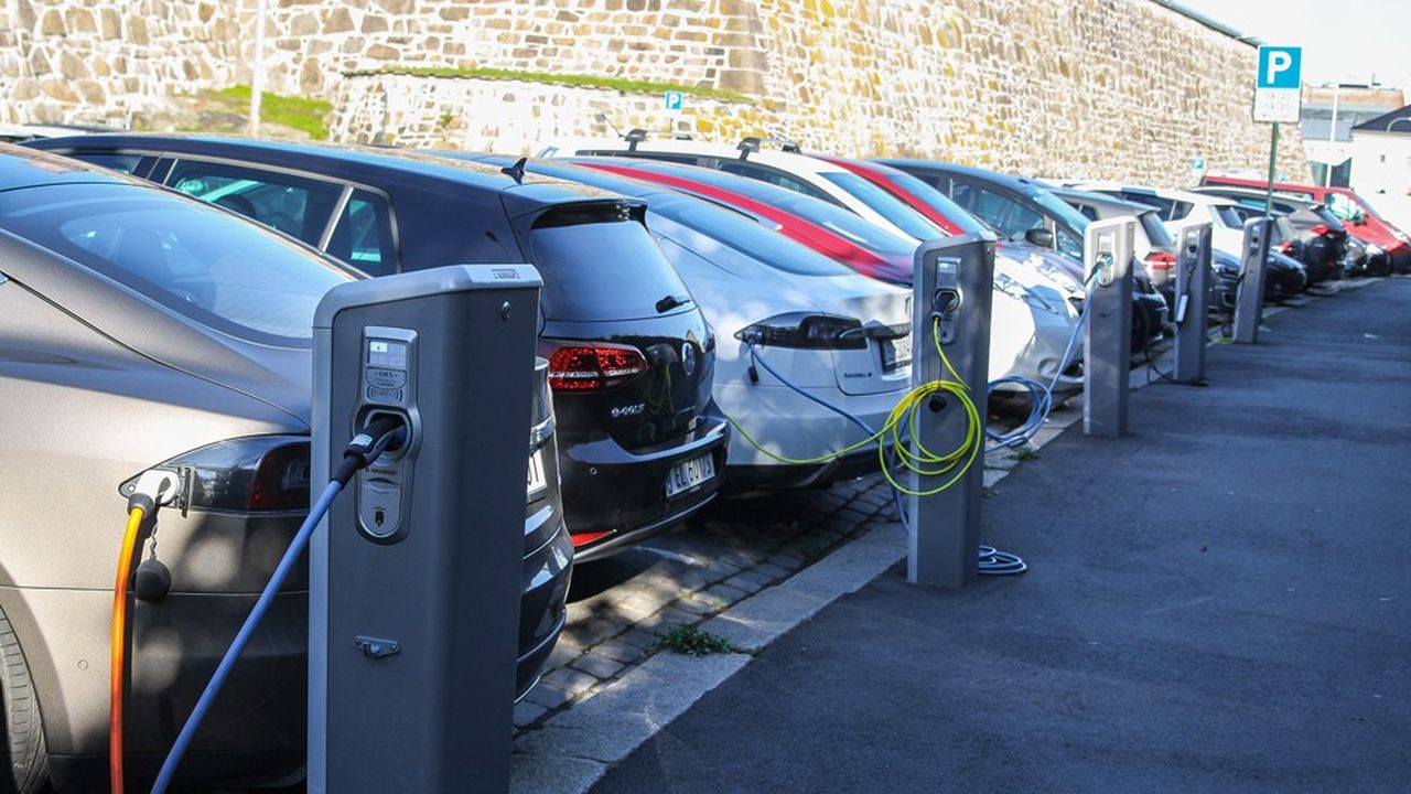 Les ventes de voitures à batteries rechargeables ne représentent encore que 2,7 % du marché européen, soit 260.000 unités sur les six premiers mois de l'année.