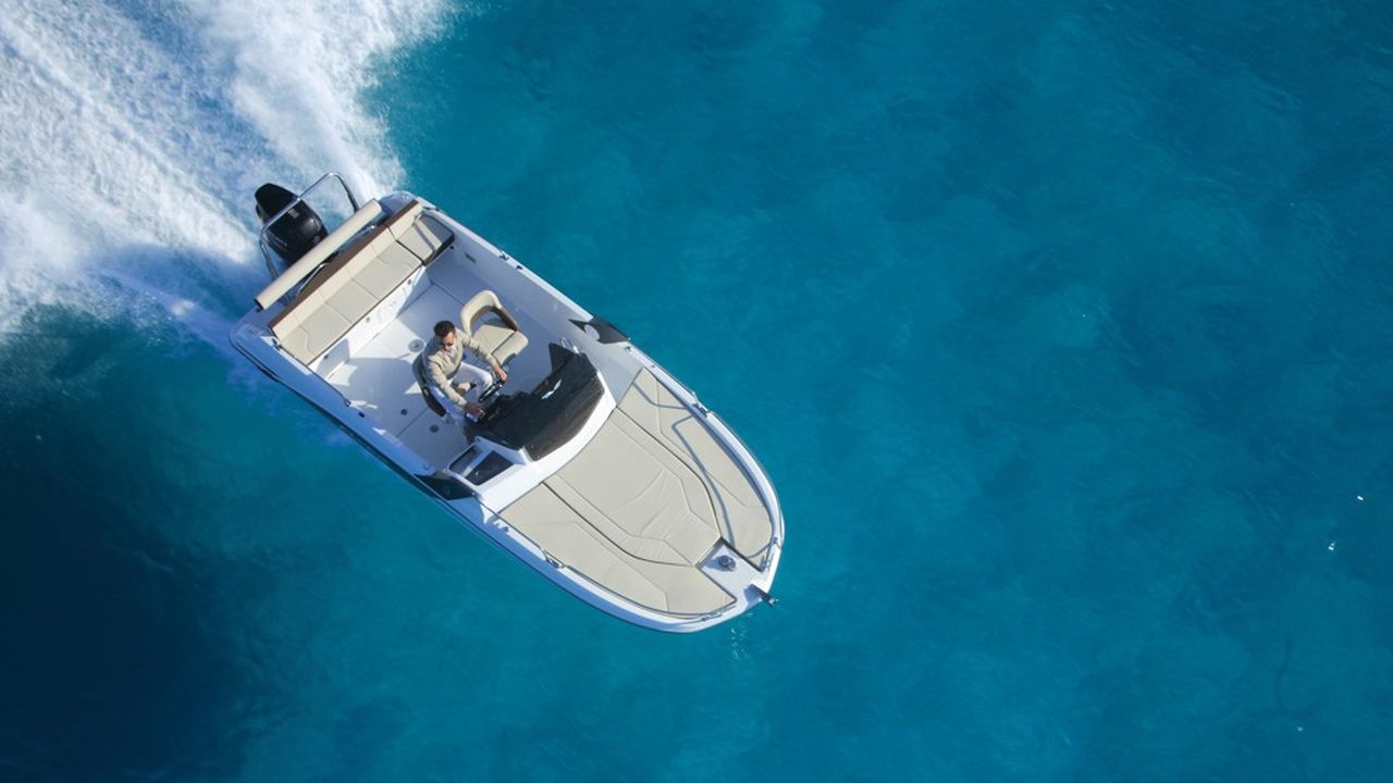 Dream Yacht Charter propose dans son offre une sélection de Zodiac ainsi que le Flyer 6.6 de Bénéteau.