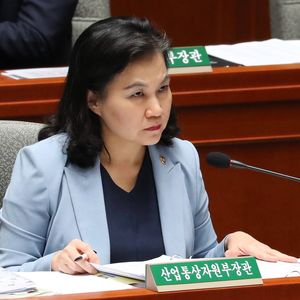 « Le Japon a viol�é son obligation de respecter les règles commerciales cohérentes, justes et raisonnables en réglementant le commerce pour des raisons politiques », a jugé Yoo Myung-hee, la ministre du Commerce sud-coréenne