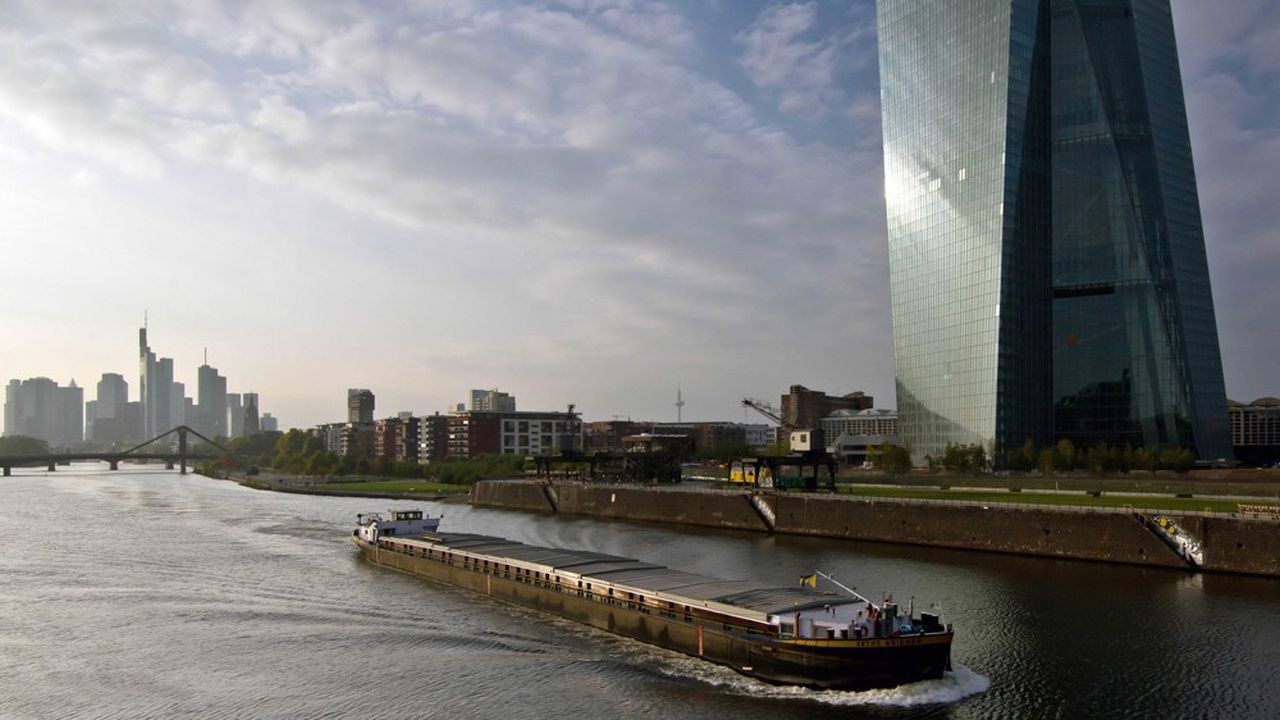 La BCE a annoncé jeudi une relance de son programme de rachat d'actifs et des gestes d'apaisement en direction des banques.