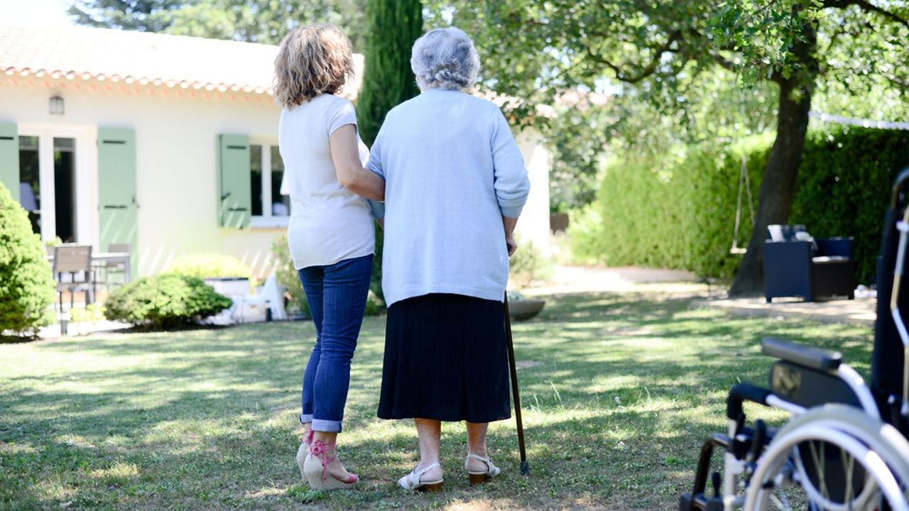 On compte en France 6 millions de personnes âgées de plus de 75 ans, dont 40% vivent seules, et 85% d'entre elles disent souhaiter pouvoir vivre leur vieillesse chez eux.