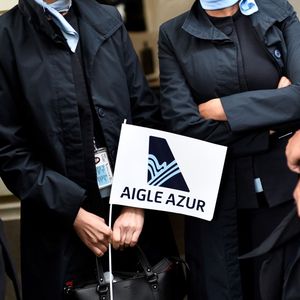 Aucune des offres de reprises présentées ce lundi au tribunal de commerce ne permet d'organiser une cession d'Aigle Azur à un repreneur.