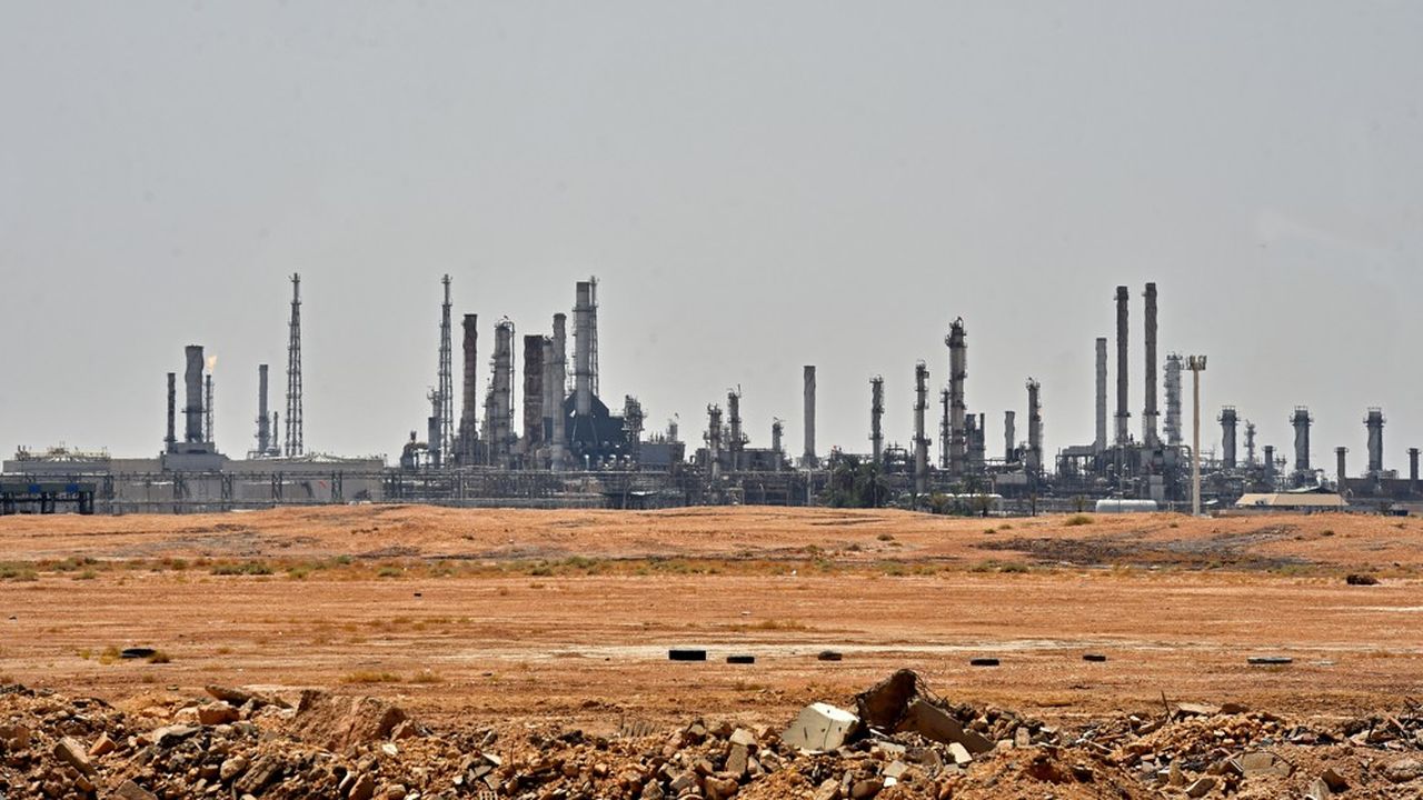Une photo prise le 15 septembre d'une installation pétrolière de l'Aramco, située au sud de Riyad. Le 14, des drones ont attaqué deux autres centres pétroliers, obligeant l'Arabie saoudite à réduire de moitié sa production.