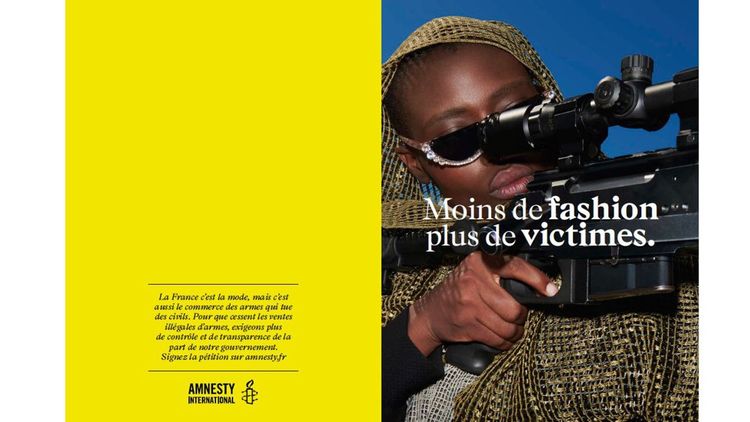 Amnesty International profite du rayonnement de la Paris Fashion Week pour lancer grosse campagne 2019 , signée DDB Paris, qui dénonce l'opacité des ventes d'armes.