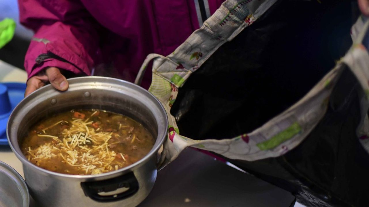Les soupes populaires se multiplient en Argentine, pour faire face à l'augmentation de la pauvreté et de la faim.