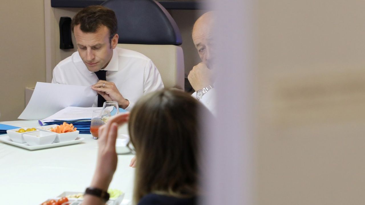 Emmanuel Macron conseille aux jeunes d'aller aussi « manifester en Pologne » pour l'aider « à faire bouger ceux » que lui « n'arrive pas à faire évoluer » sur la lutte contre le changement climatique, dans des déclarations faites à la presse française dans l'avion pour New York (ci-dessus en mai 2018).