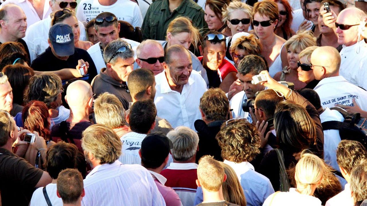Jacques Chirac s'offre un bain de foule à Saint-Tropez (Var) en août 2007.