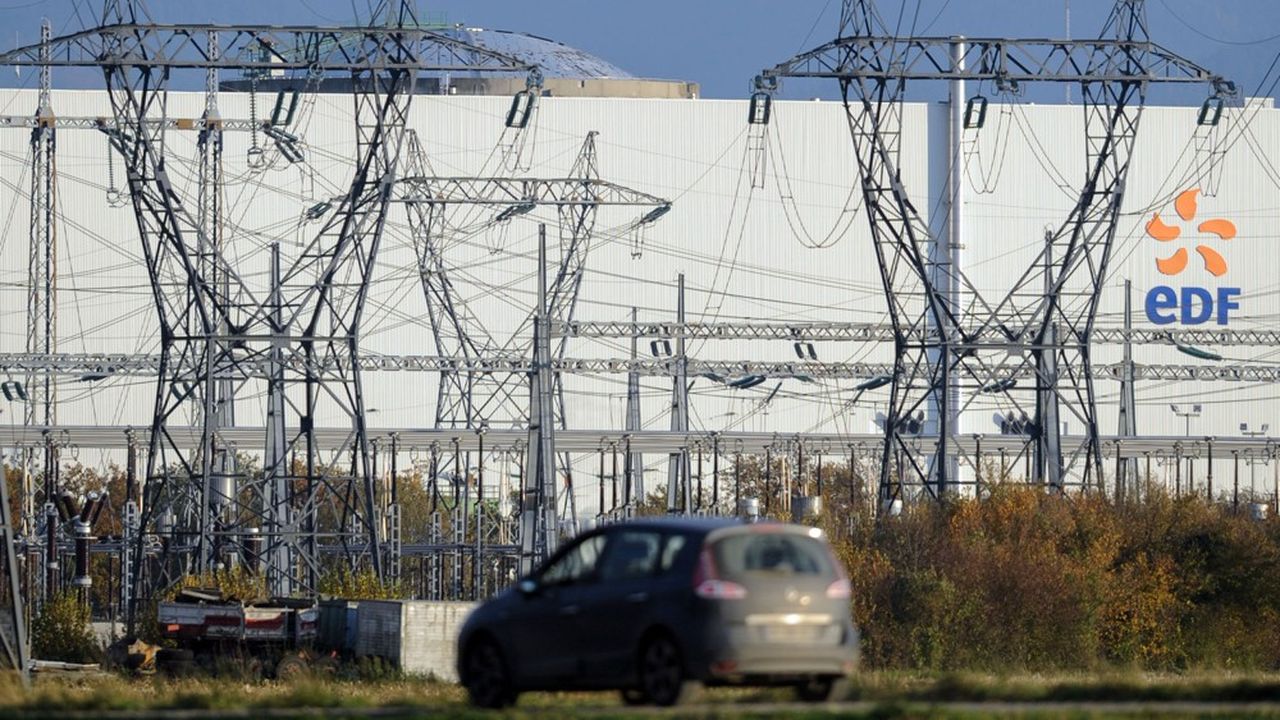La fermeture de Fessenheim résulte de la loi, qui plafonne à 50 % en 2035 la part d'électricité d'origine nucléaire en France, contre plus de 70 % aujourd'hui.