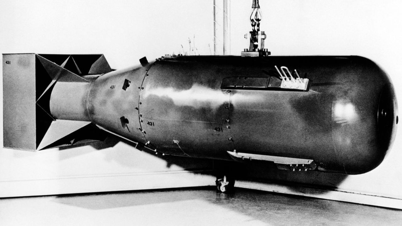 La plus puissante arme nucléaire jamais explosée lors d'un test en 1961 par l'URSS (la « Tsar Bomba ») avait une puissance 3.333 fois supérieure à la bombe atomique du type « Little Boy » (sur la photo non datée), larguée sur Hiroshima le 9 août 1945 par un B-29 de l'armée de l'air américaine.