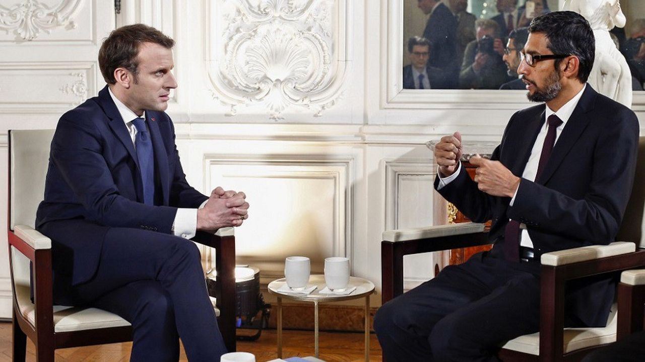 Emmanuel Macron avec le PDG de Google, Sundar Pichai, le 22 janvier 2018 au cours du sommet Choose France, à Versailles.