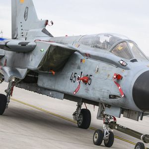La Luftwaffe a encore 85 Tornado en service sur les 247 exemplaires livrés dans les années 80 et 90. Les appareils doivent être remplacés entre 2025 et 2030.