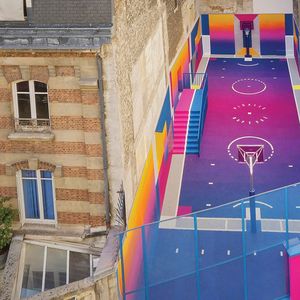 Nike a financé la rénovation du cours Duperré, un terrain de basket du IXème arrondissement de Paris longtemps à l'abandon.