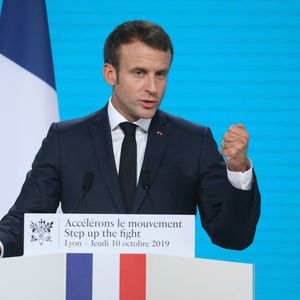 A la tribune à Lyon, le président Emmanuel Macron a mis la pression sur plusieurs gouvernements, jeudi, pour réunir les 14 milliards de dollars nécessaires à la lutte contre le sida.