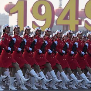 L'armée de libération chinoise a voulu faire une démonstration de force à l'occasion du soixantième anniversaire du parti communiste.