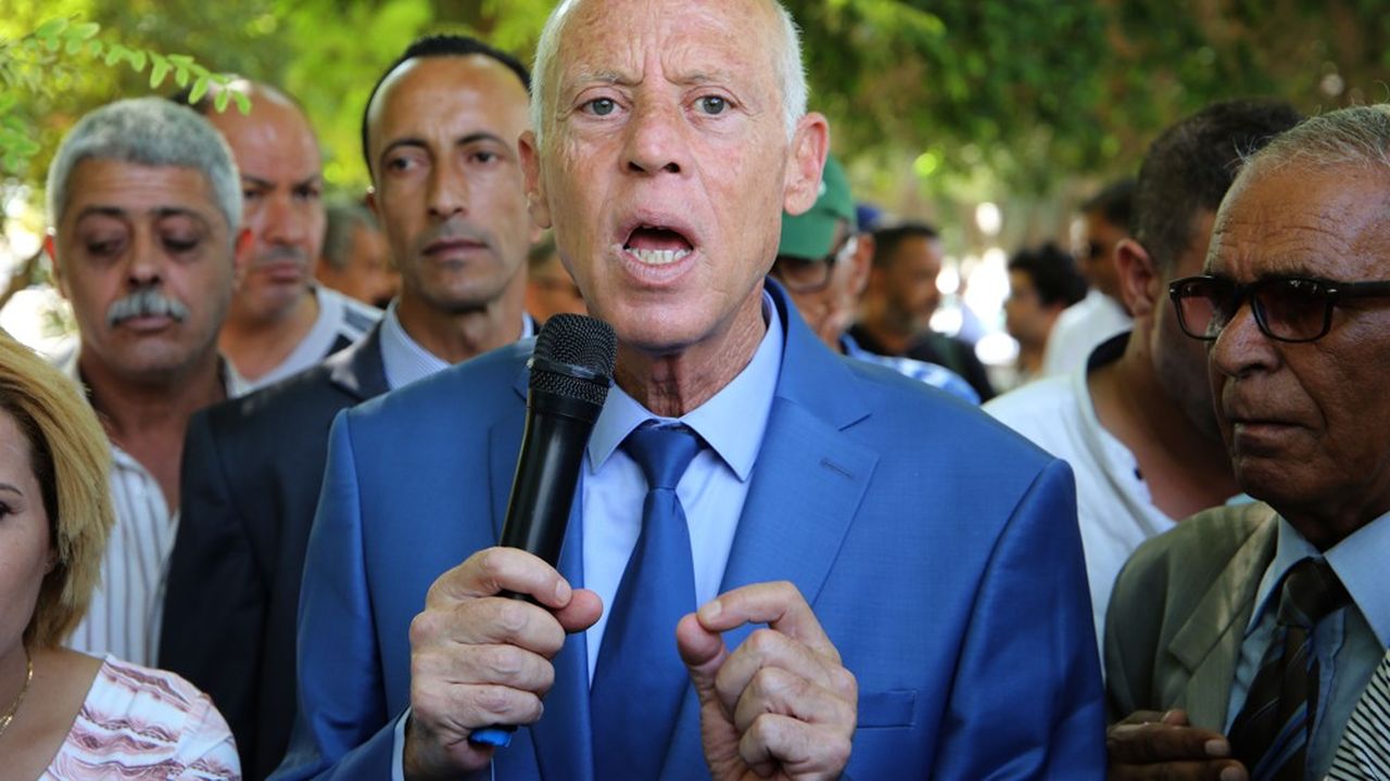 Kais Saied selon les premiers pointages obtient une victoire sans appel sur son rival Nabil Karoui et devient donc le nouveau président de la Tunisie.