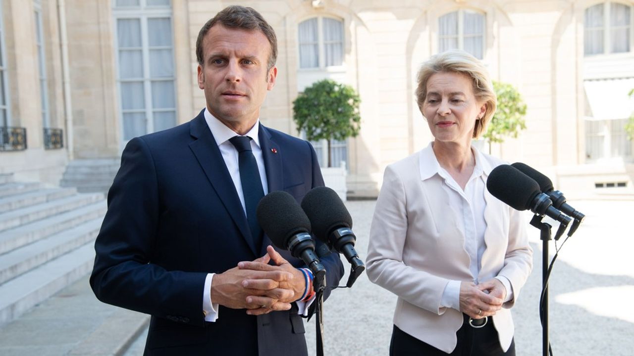 Emmanuel macron et la présidente de la Commission européenne Ursula von der Leyen, lors d'une rencontre à l'Elysée le 23 juillet 2019. 