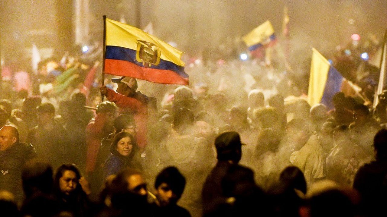 Des milliers de personnes sont descendues dans les rues de Quito après l'annonce de cet accord.