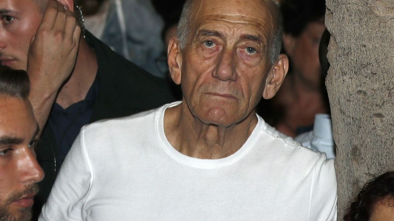 L'ancien Premier ministre israélien Ehud Olmert, qui participait en mai 2019 à une manifestation contre son successeur Benyamin Netanyahu, estime dans un entretien aux « Echos » que la carrière politique de ce dernier est terminée.