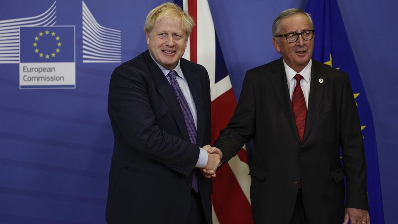 Après la conclusion de l'accord, en présence de Boris Johnson, Jean-Claude Juncker a répété qu'il était « triste » devant le départ du Royaume-Uni.