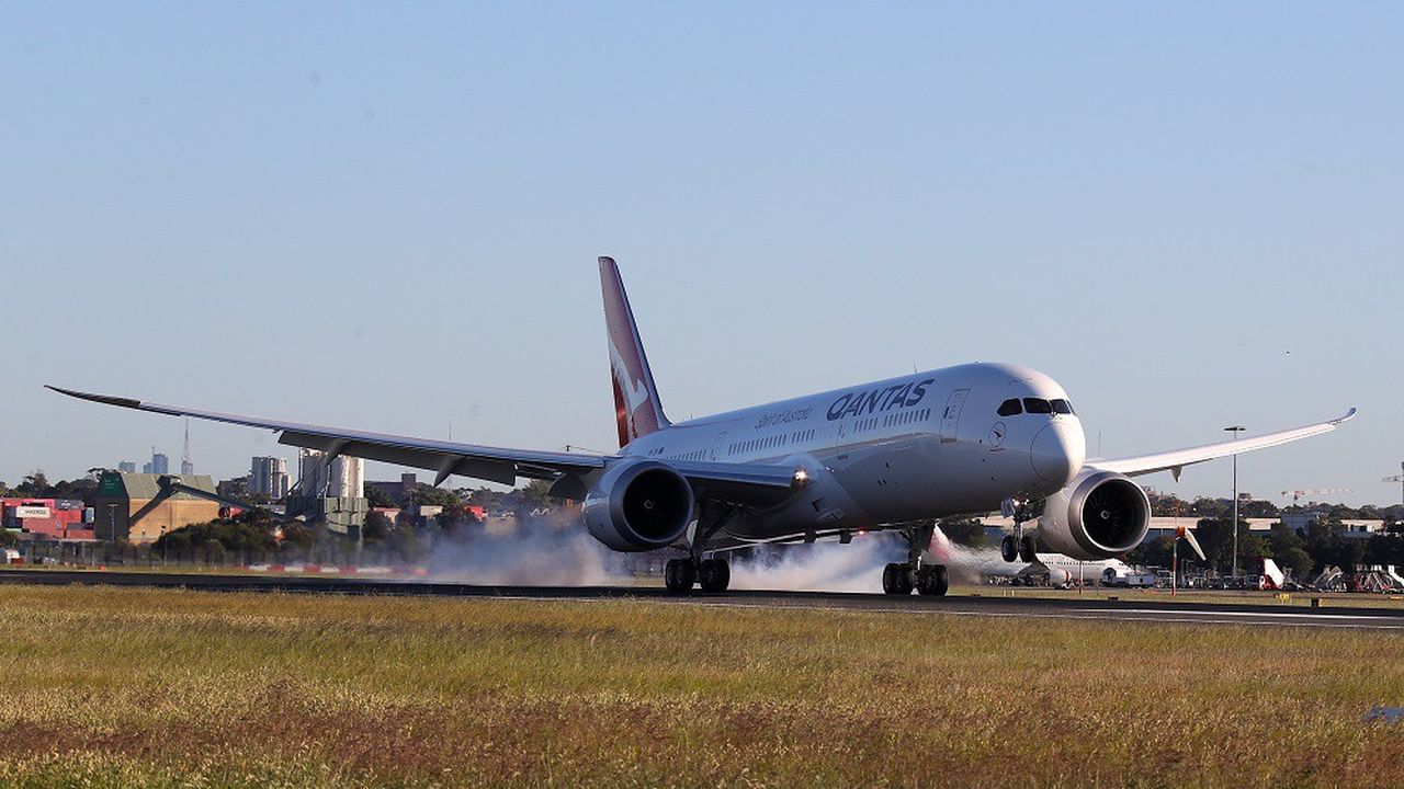 Le Boeing 787 Dreamliner de Qantas, ici en train d'atterrir à Sydney, n'accueillait que 49 personnes à son bord pour ce vol expérimental.