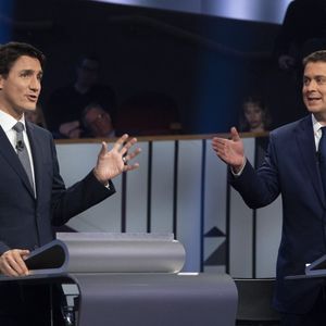 Le chef du parti libéral et actuel Premier ministre du Canada, Justin Trudeau, avec le leader des conservateurs, Andrew Scheer, lors d'un débat le 10 octobre dernier.