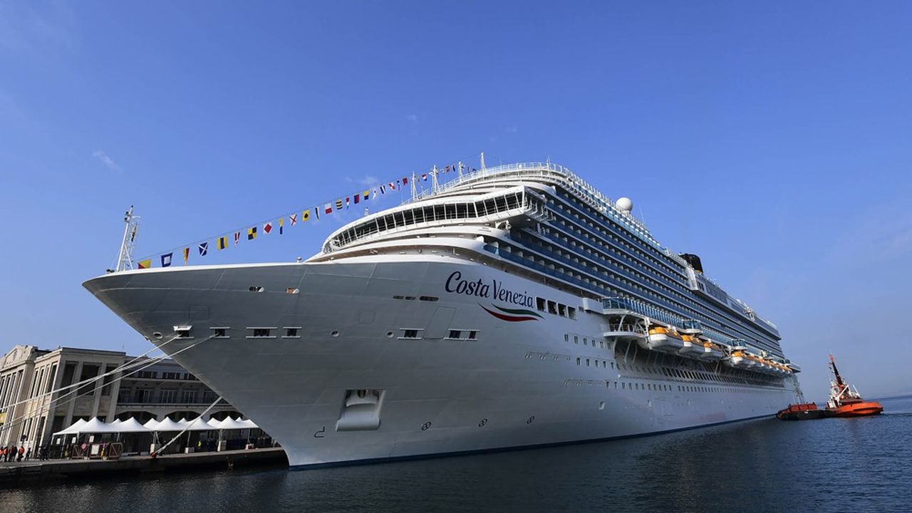 Du 16 septembre au 28 octobre 2019, le Costa Fascinosa fait escale chaque lundi dans le port de Naples avec à son bord 3.800 passagers.