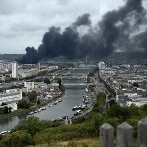 Pour maîtriser l'incendie des entrepôts de stockage de Lubrizol jeudi 26 septembre, les pompiers avaient utilisé de très grosses quantités d'eau pompées dans la Seine.