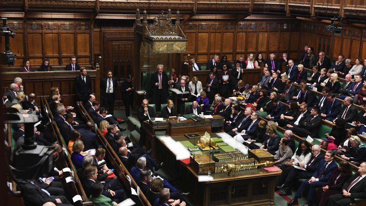 Les députés de la Chambre des Communes ont rejeté mardi, par 322 voix contre 308, la motion qui aurait limité la longueur des débats sur le Brexit à la fin du mois.