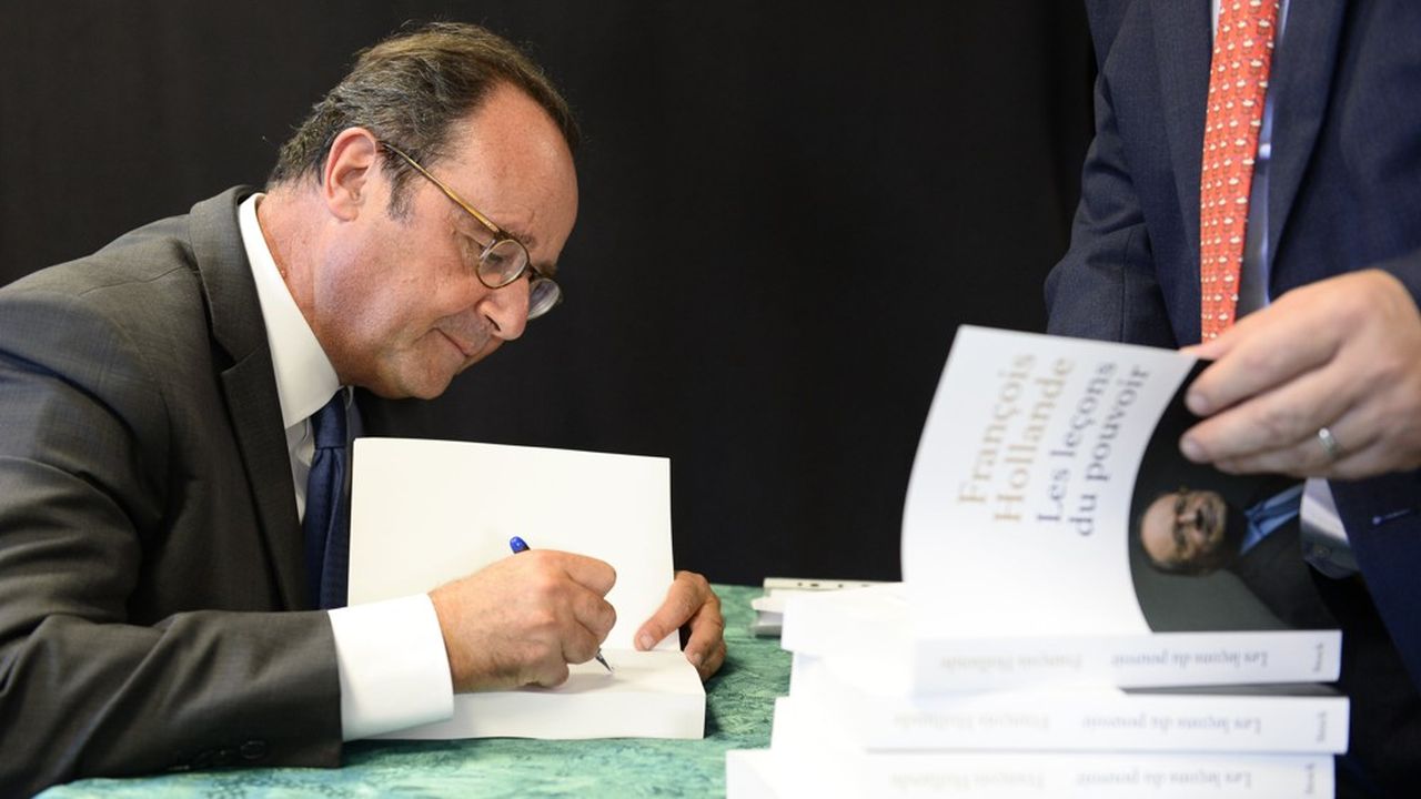 François Hollande pendant la promotion de son précédent livre, « Les Lecons du pouvoir ».
