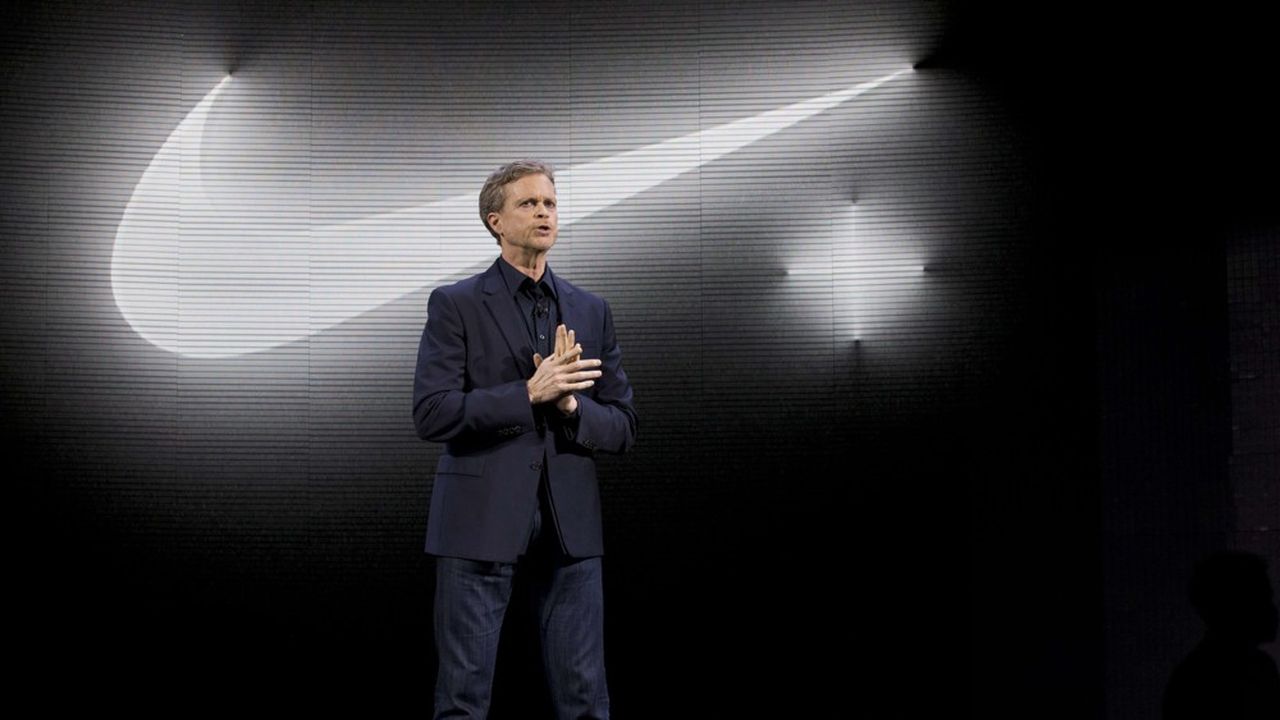 Mark Parker, qui avait pris la succession du fondateur de Nike, Phil Knight, en 2006, restera président du conseil d'administration.