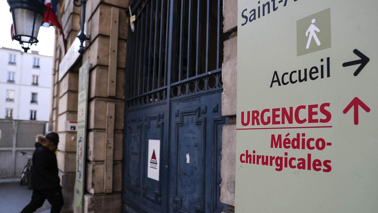 Emmanuel Macron juge qu'il faut « remettre des moyens » pour répondre à la souffrance des hospitaliers.