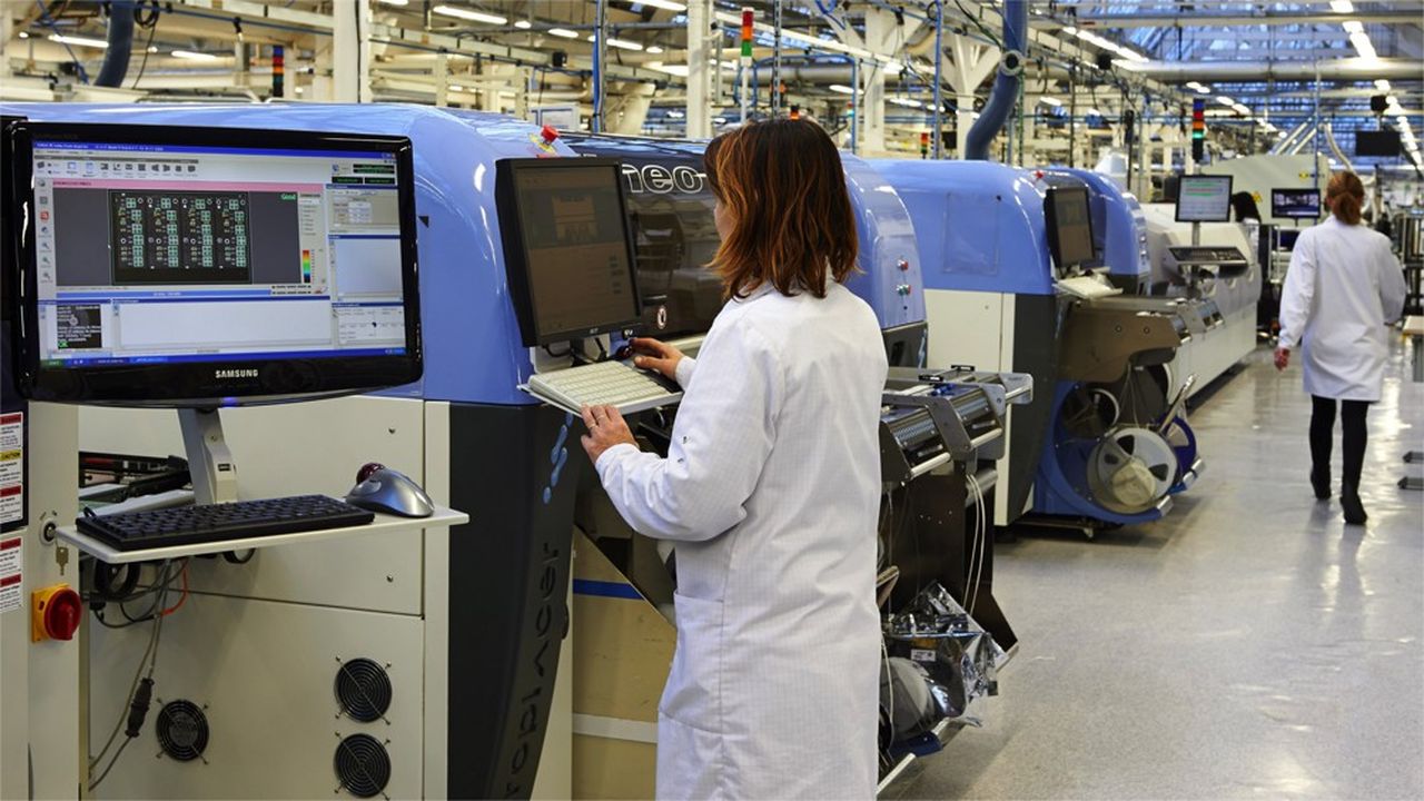 La nouvelle usine automatisera davantage la production des cartes électroniques pour concurrencer les pays à bas coût.