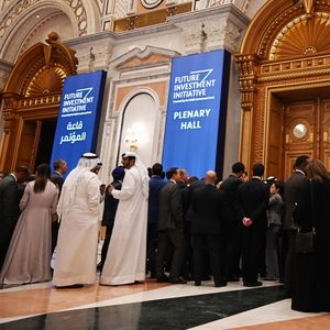 Les représentants des grandes banques et fonds d'investissement se presssaient mardi à l'ouverture du forum Future Investment Initiative (FII) à Riyadh. Nombre d'entre eux avaient boycotté l'évènement l'an dernier en raison de l'implication présumée du prince héritier Mohammed ben Salmane dans l'assassinat du journaliste saoudien Jamal Khahsoggi (crédit photo Fayez Nureldine / AFP)