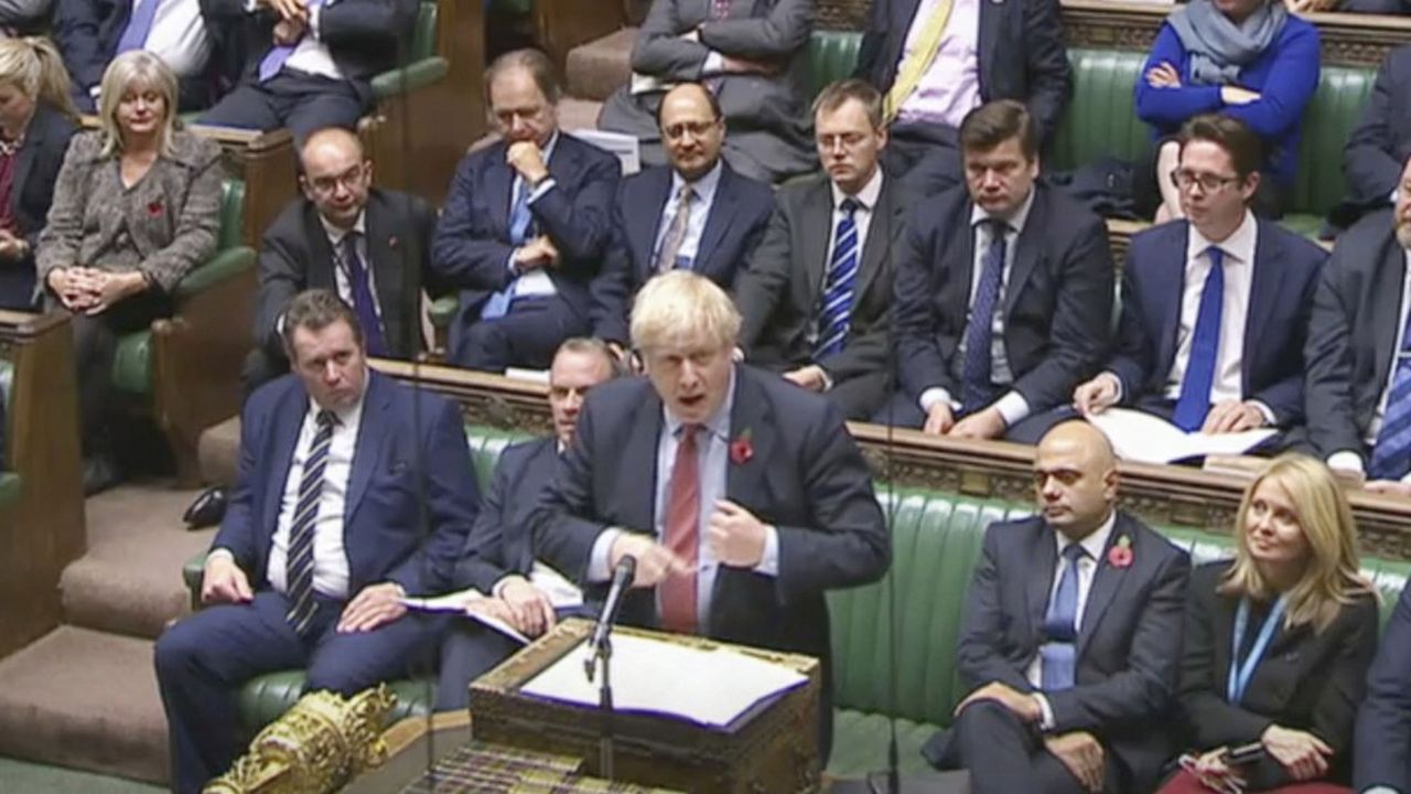 Le Premier ministre Boris Johnson en est désormais convaincu : rien de bon pour lui ne sortira de ce Parlement, où il n'a plus de majorité et où l'opposition le menace d'intensifier encore sa guérilla.