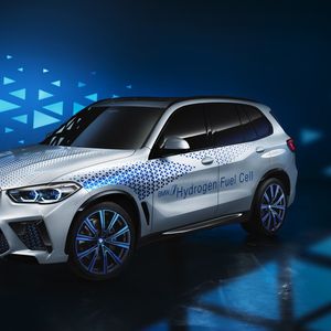Au salon de Francfort en septembre dernier, BMW a annoncé une flotte expérimentale de voitures à hydrogène sur les routes en 2022.