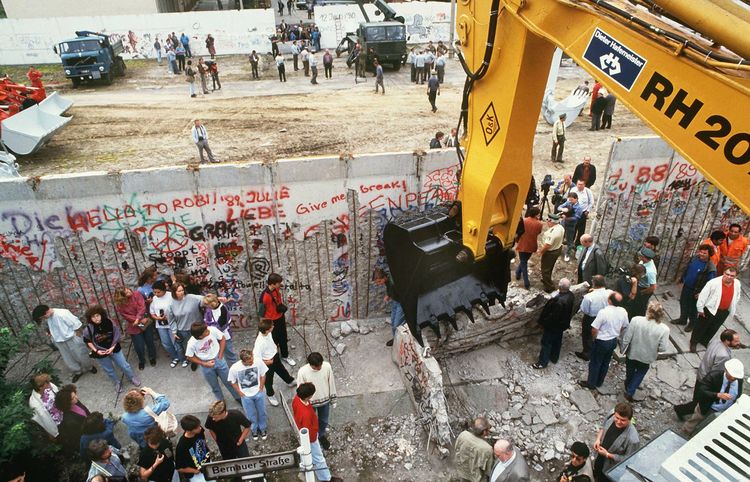16 novembre : la destruction du mur est en marche 